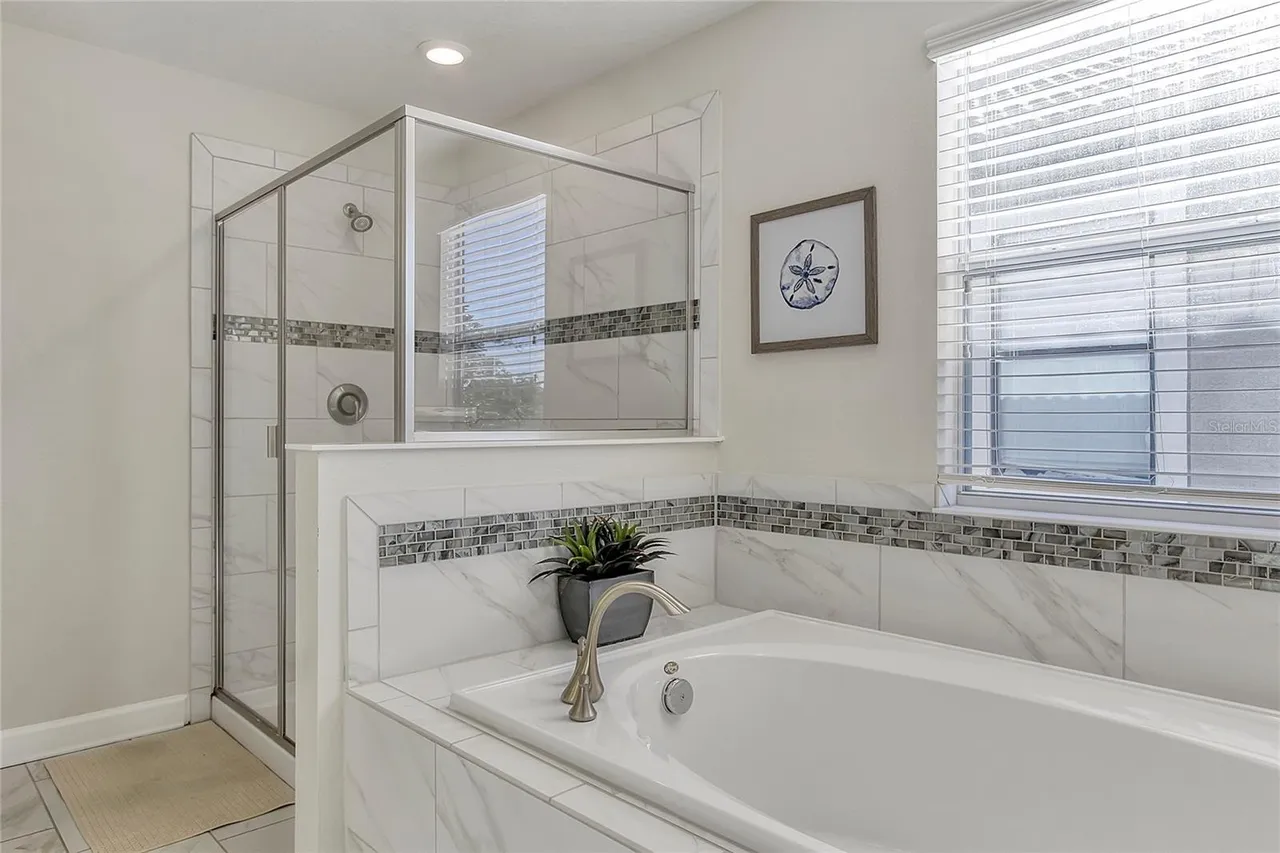 Slide show image of the Orlando Florida Home for Sale 31