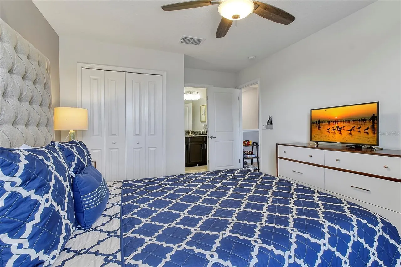 Slide show image of the Orlando Florida Home for Sale 36