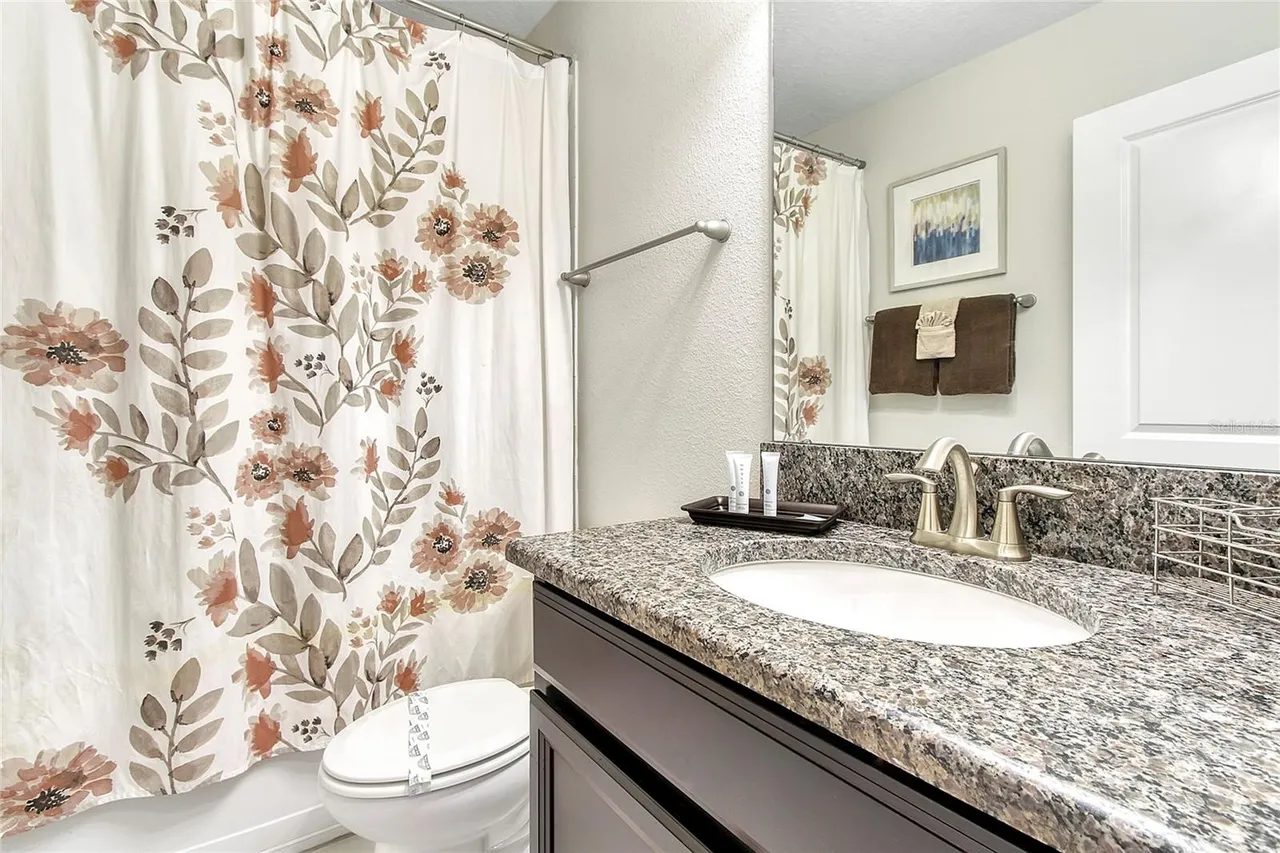 Slide show image of the Orlando Florida Home for Sale 41