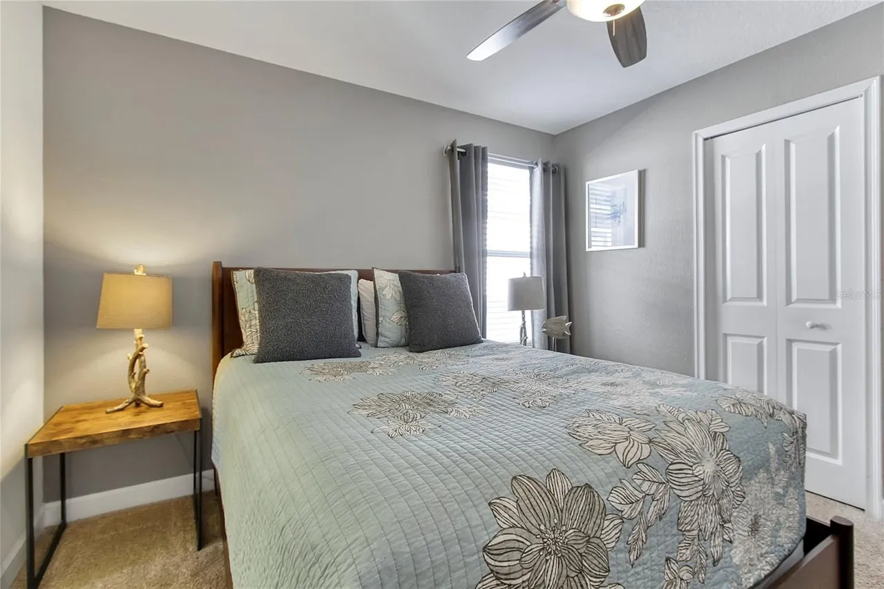 Slide show image of the Orlando Florida Home for Sale 43