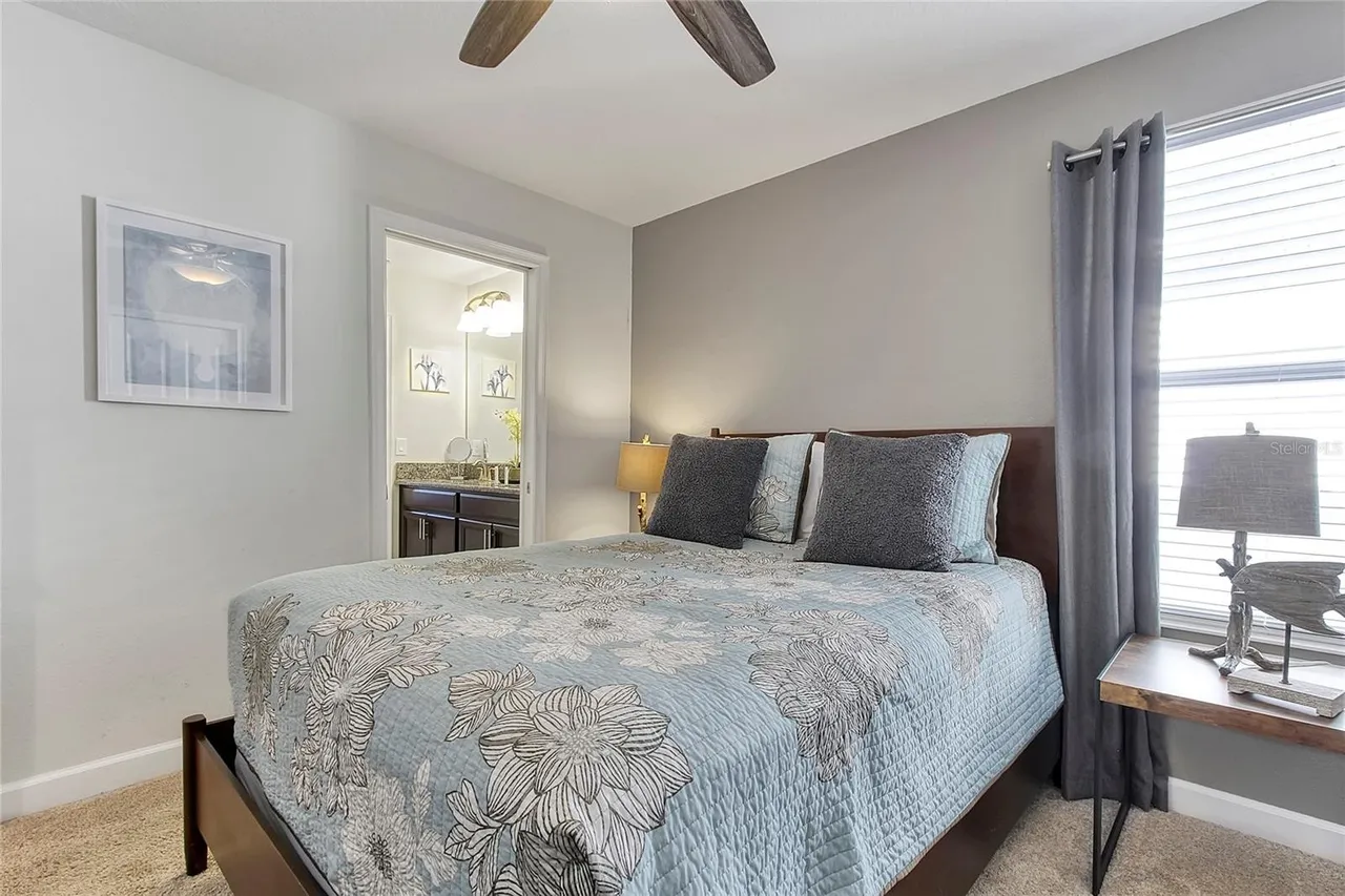 Slide show image of the Orlando Florida Home for Sale 44