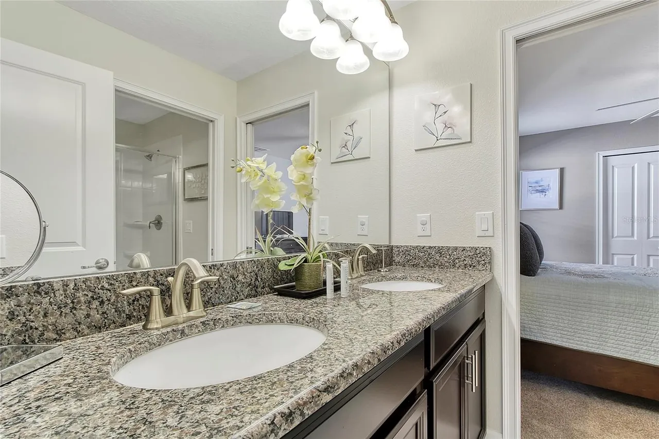 Slide show image of the Orlando Florida Home for Sale 46