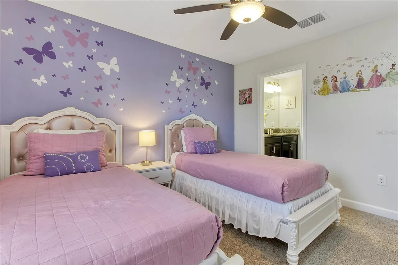 Slide show image of the Orlando Florida Home for Sale 51