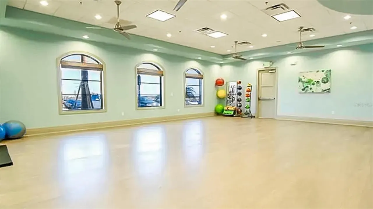 Slide show image of the Orlando Florida Home for Sale 70