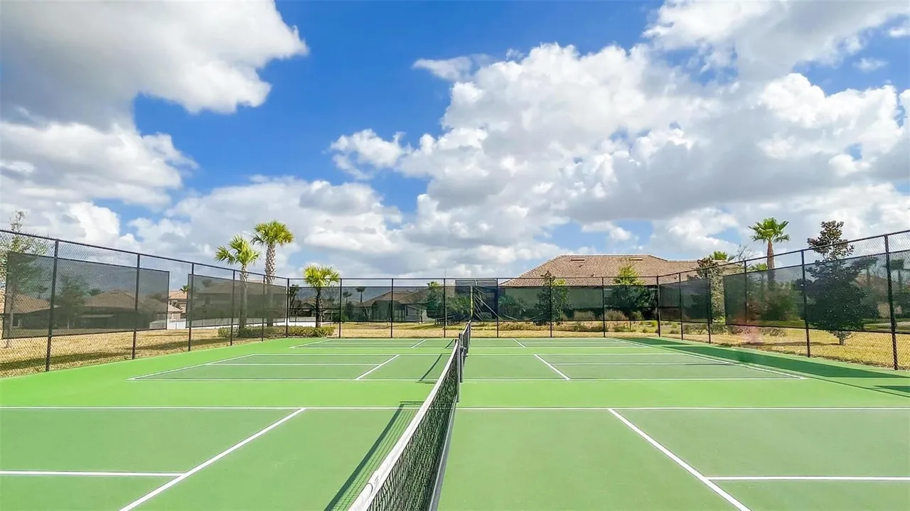 Slide show image of the Orlando Florida Home for Sale 77