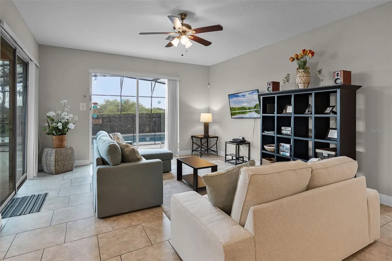 Slide show image of the Orlando Florida Home for Sale 11