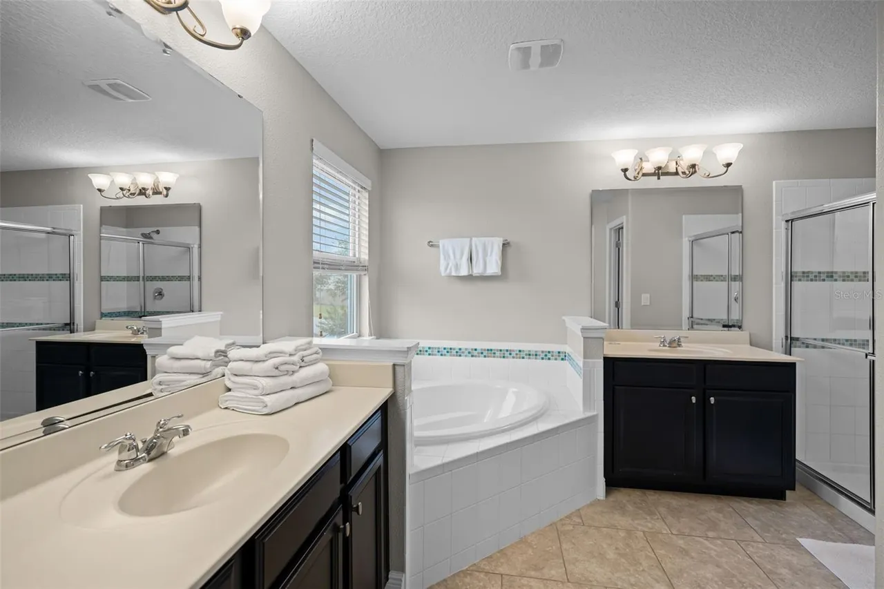 Slide show image of the Orlando Florida Home for Sale 13