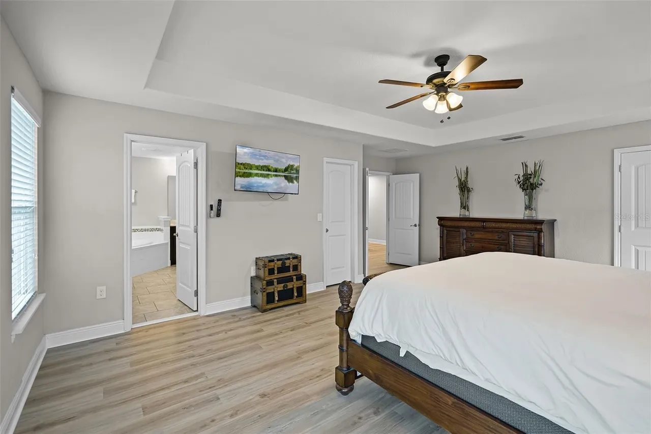 Slide show image of the Orlando Florida Home for Sale 23
