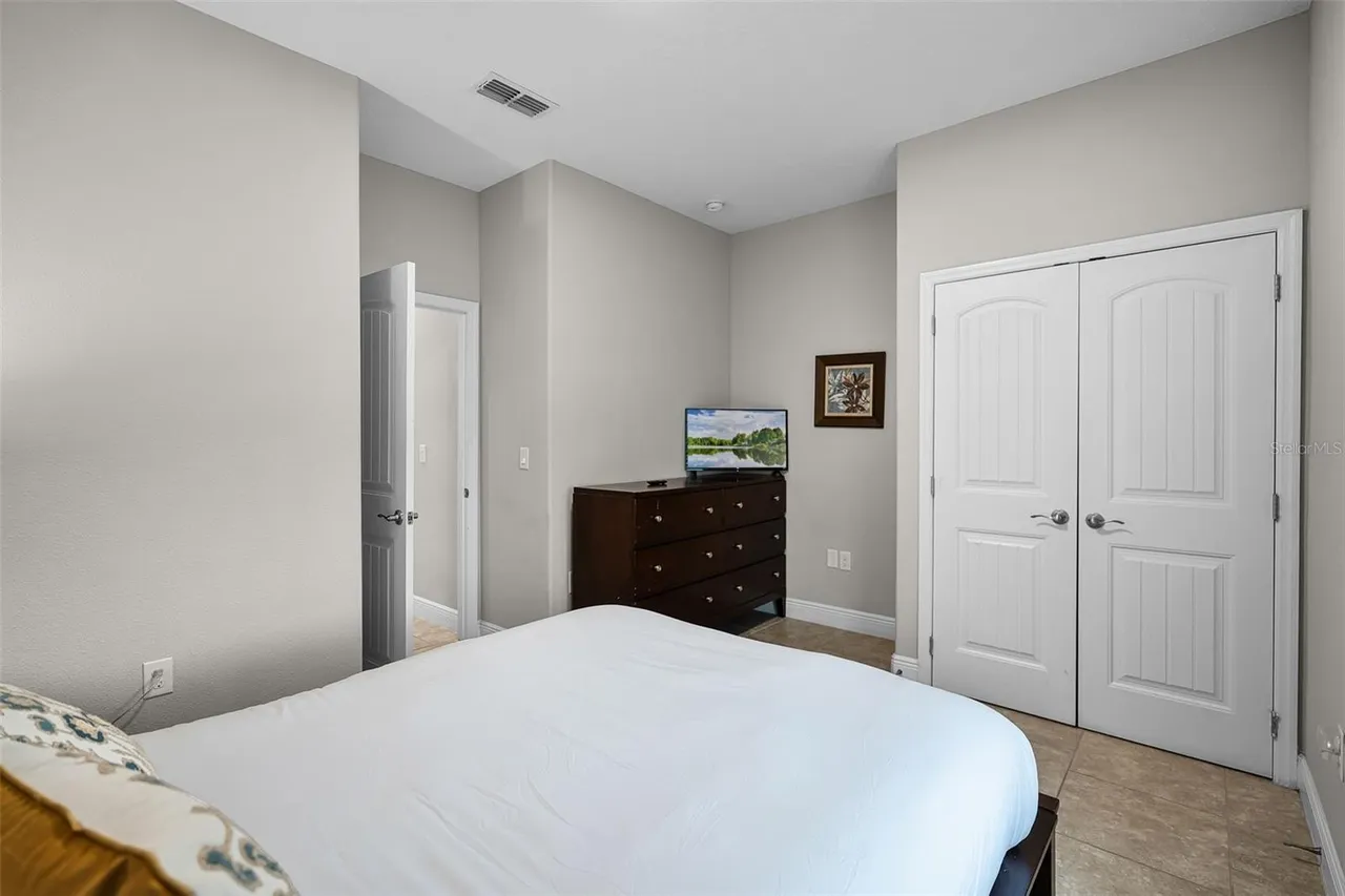 Slide show image of the Orlando Florida Home for Sale 24