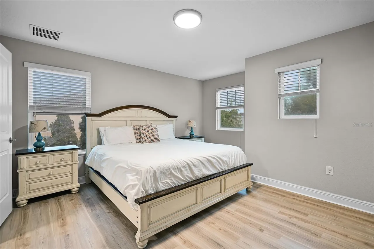 Slide show image of the Orlando Florida Home for Sale 40
