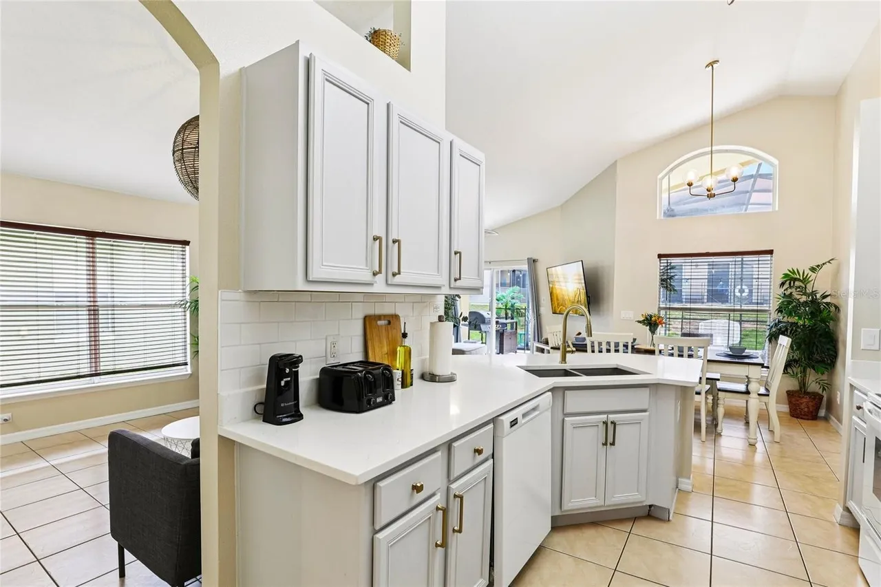 Slide show image of the Orlando Florida Home for Sale 10