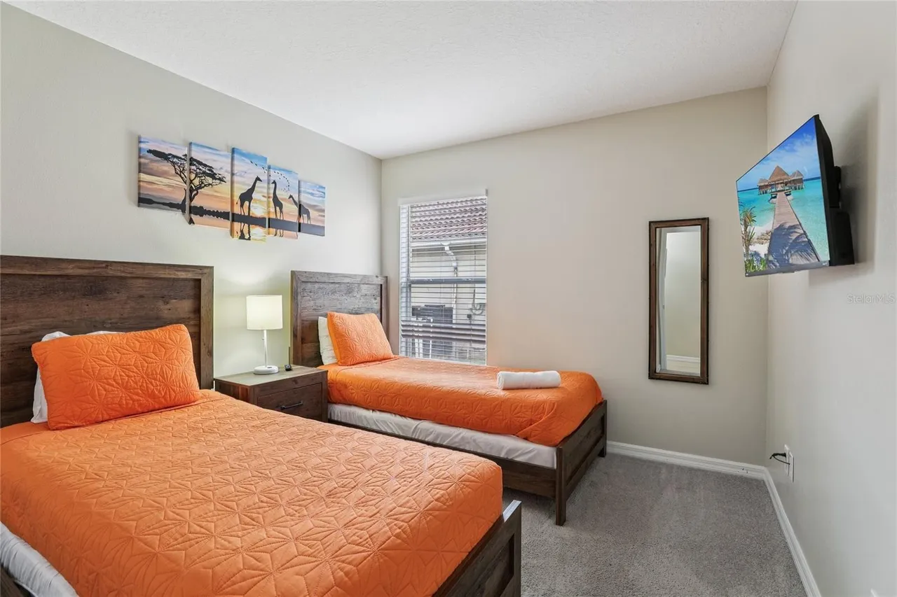 Slide show image of the Orlando Florida Home for Sale 18