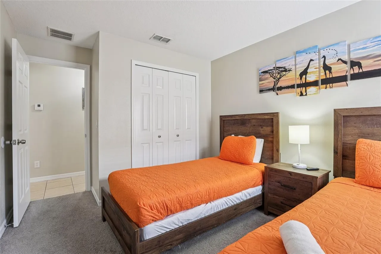 Slide show image of the Orlando Florida Home for Sale 19