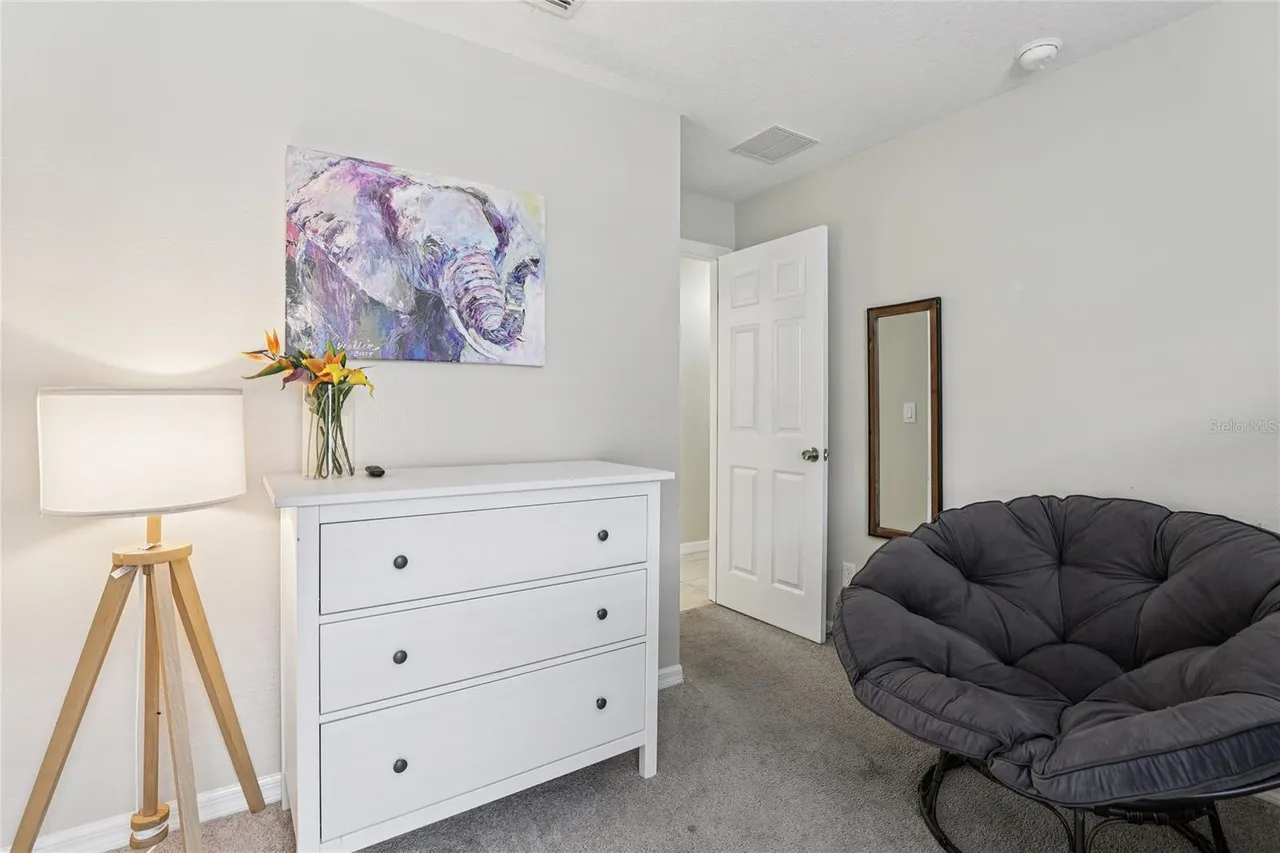 Slide show image of the Orlando Florida Home for Sale 21