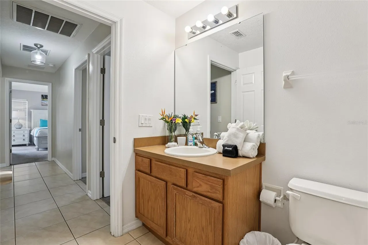 Slide show image of the Orlando Florida Home for Sale 23