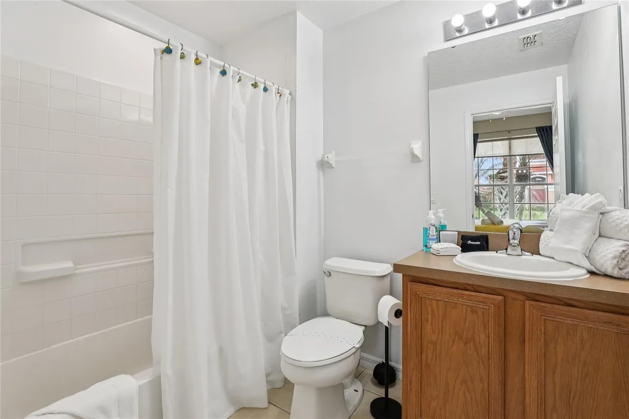 Slide show image of the Orlando Florida Home for Sale 26