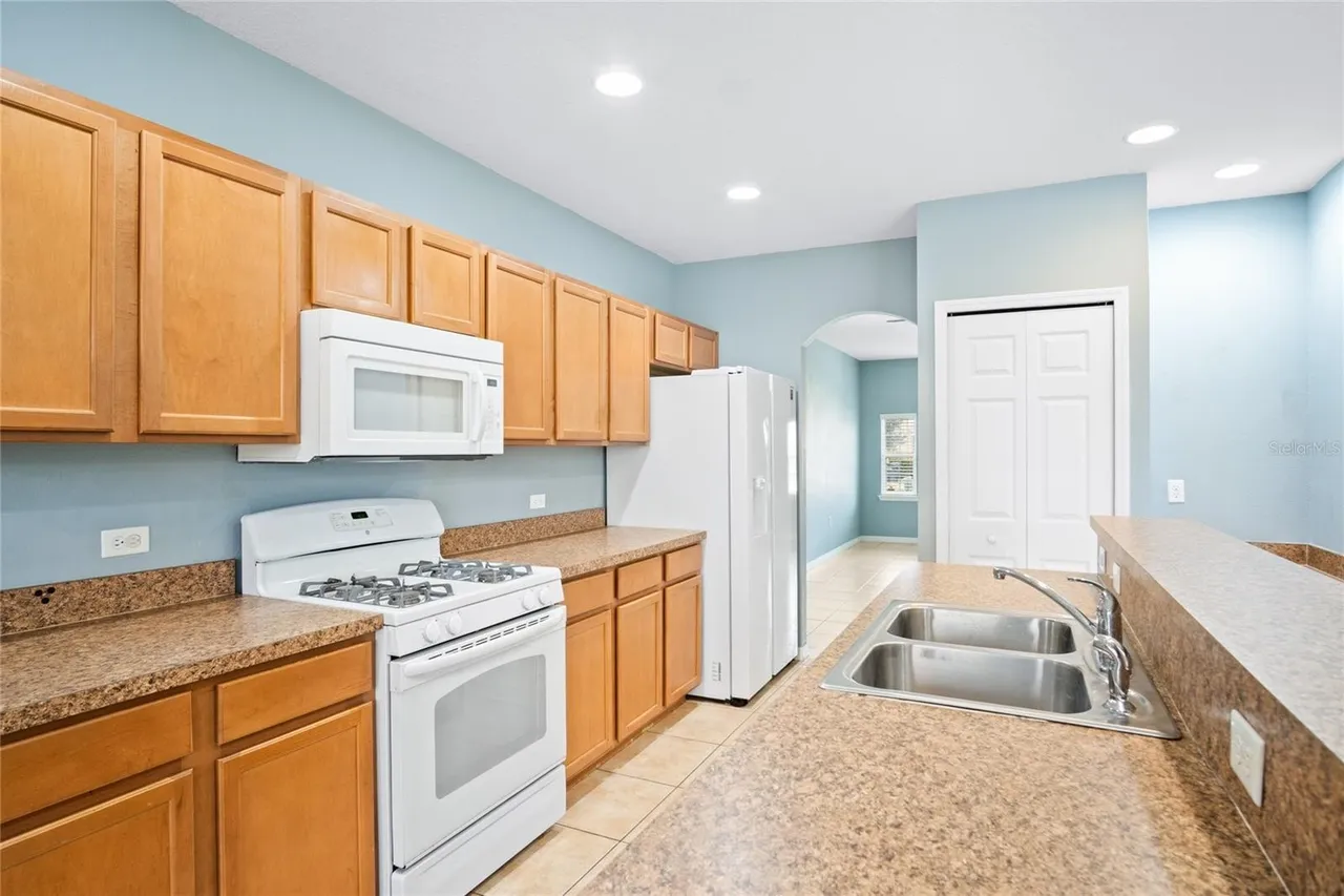 Slide show image of the Orlando Florida Home for Sale 11