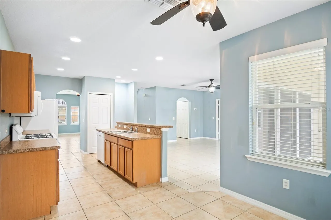 Slide show image of the Orlando Florida Home for Sale 13