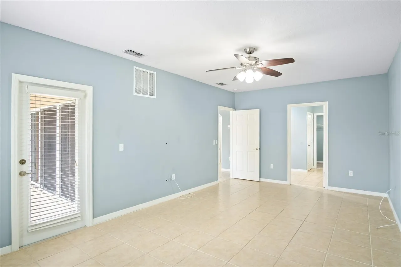 Slide show image of the Orlando Florida Home for Sale 23