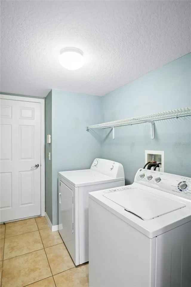 Slide show image of the Orlando Florida Home for Sale 26