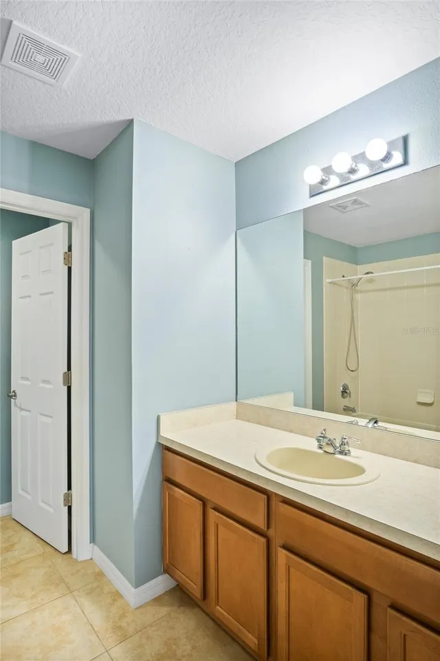 Slide show image of the Orlando Florida Home for Sale 27