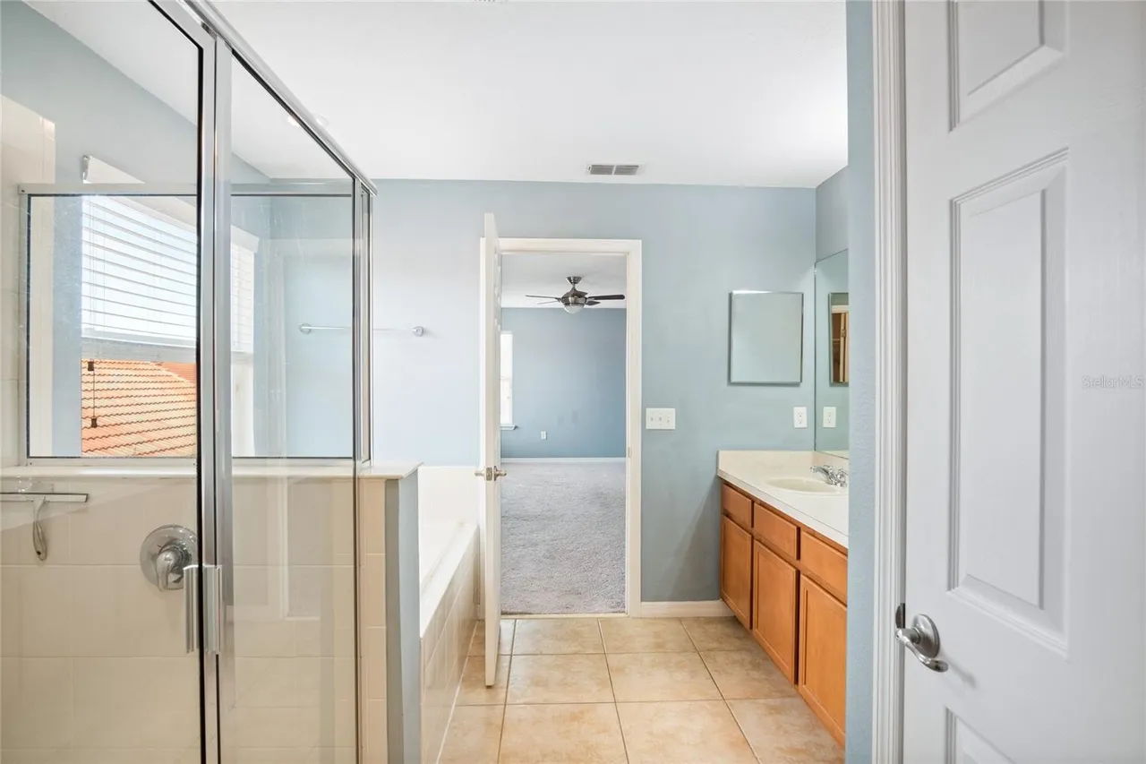 Slide show image of the Orlando Florida Home for Sale 29