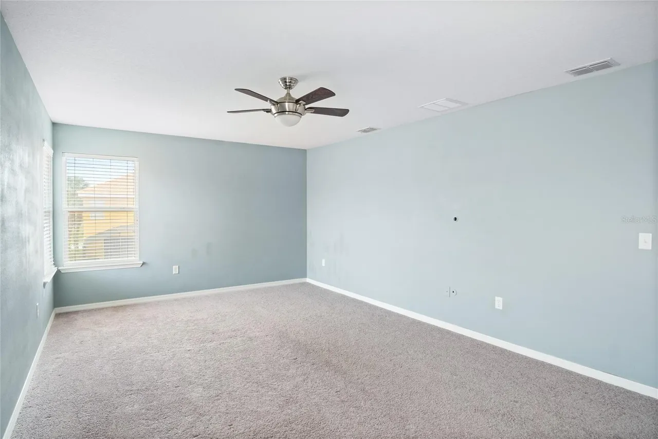 Slide show image of the Orlando Florida Home for Sale 30