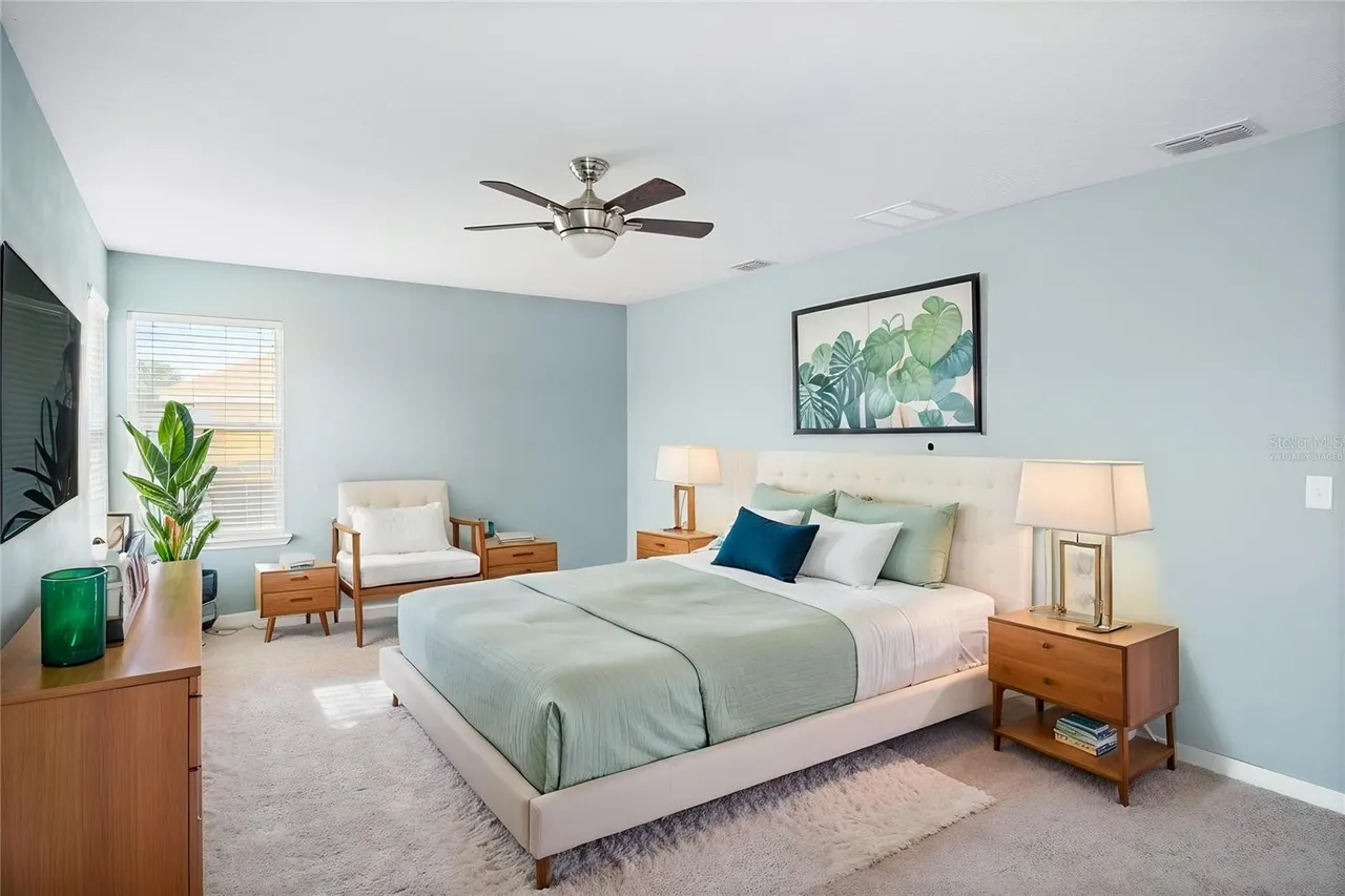 Slide show image of the Orlando Florida Home for Sale 31