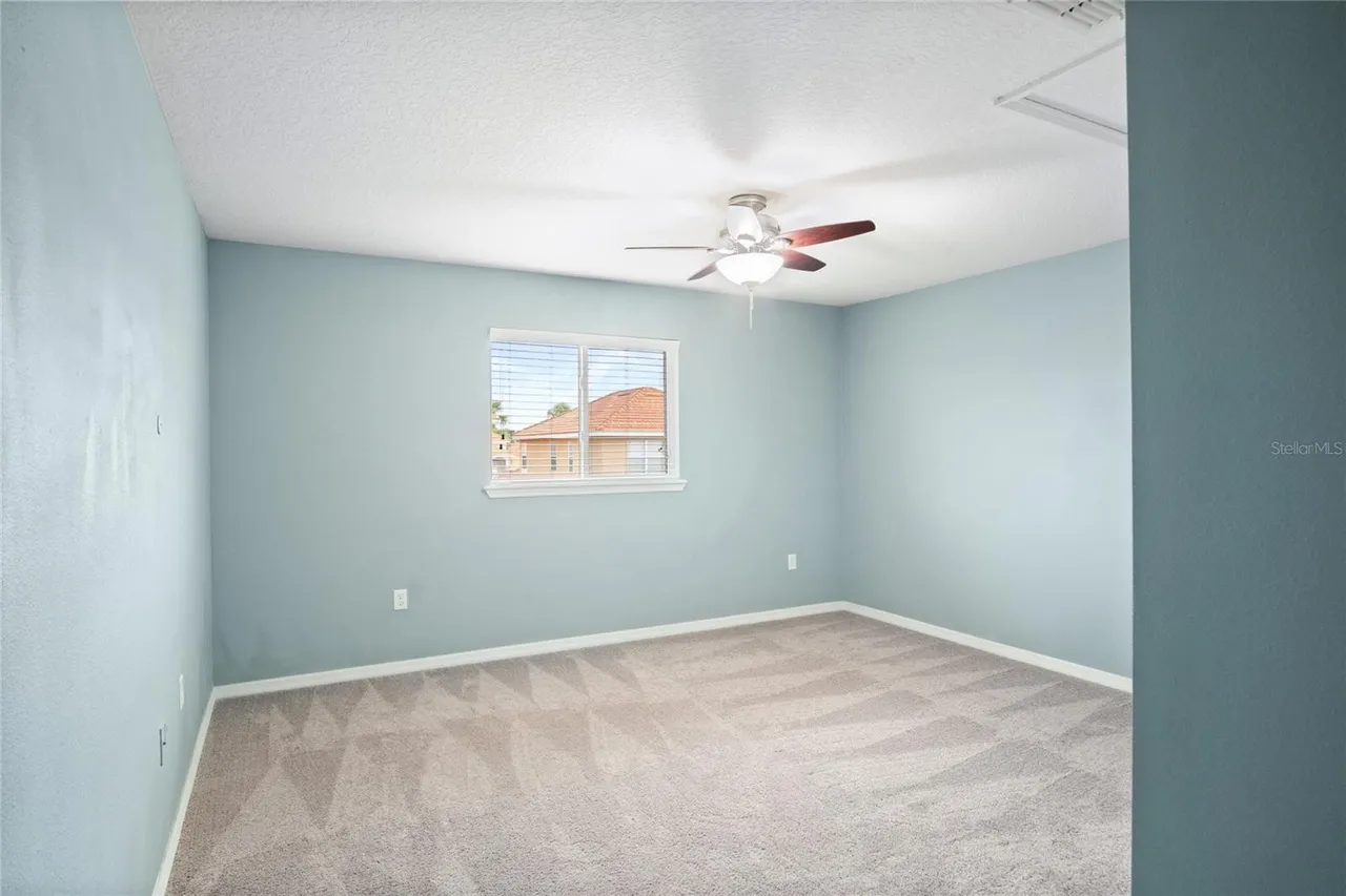 Slide show image of the Orlando Florida Home for Sale 33