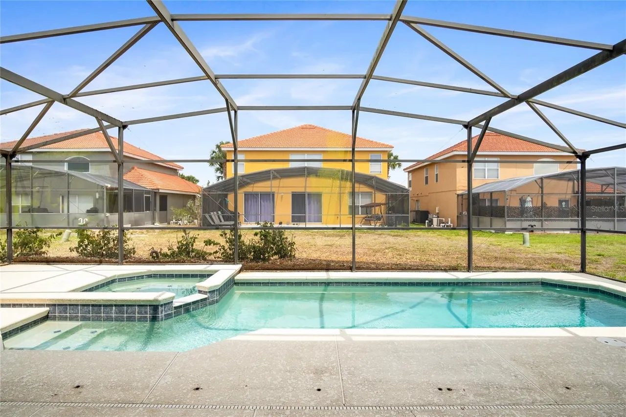 Slide show image of the Orlando Florida Home for Sale 40