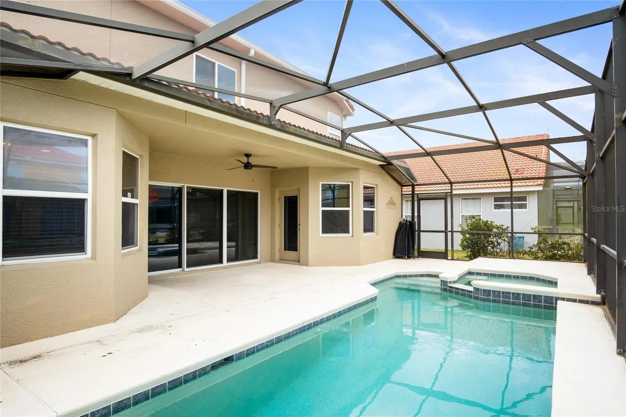 Slide show image of the Orlando Florida Home for Sale 41