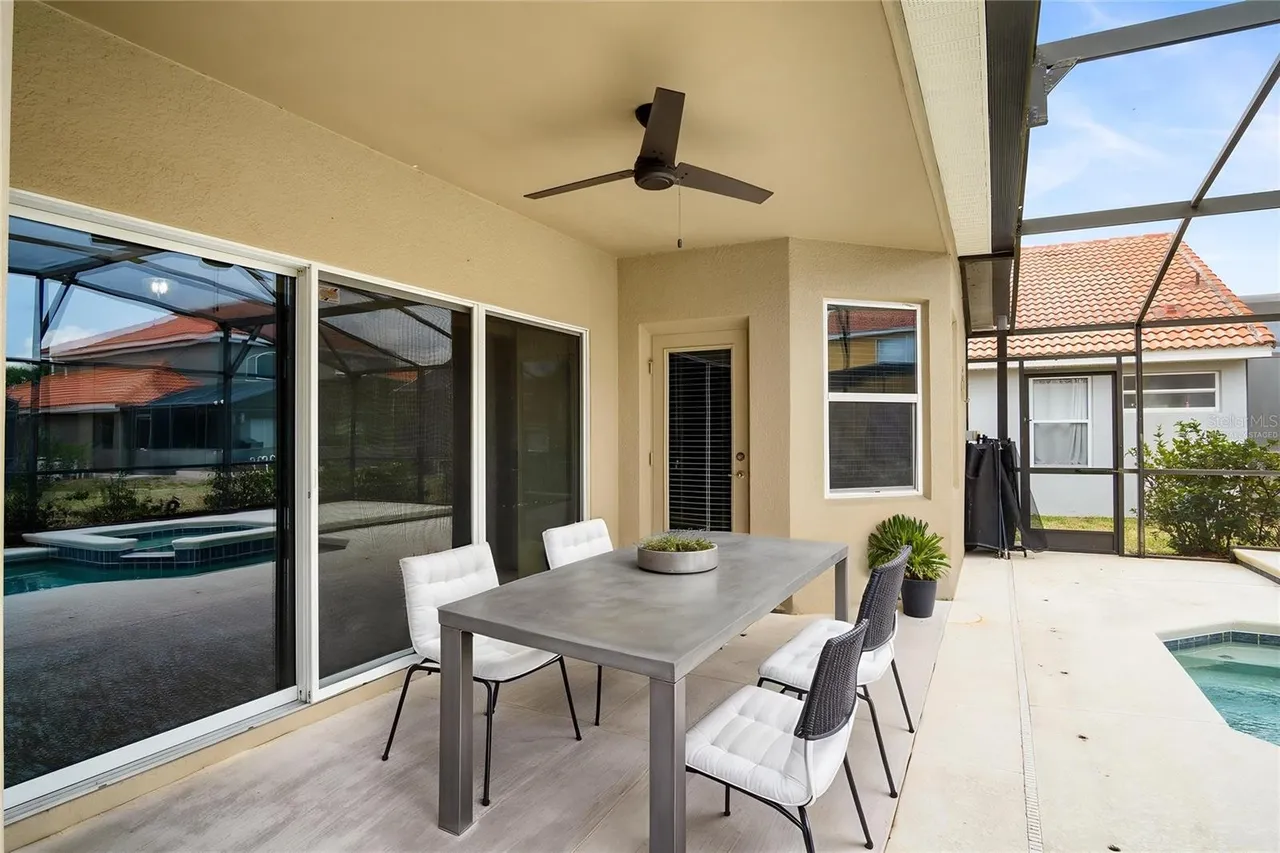 Slide show image of the Orlando Florida Home for Sale 43
