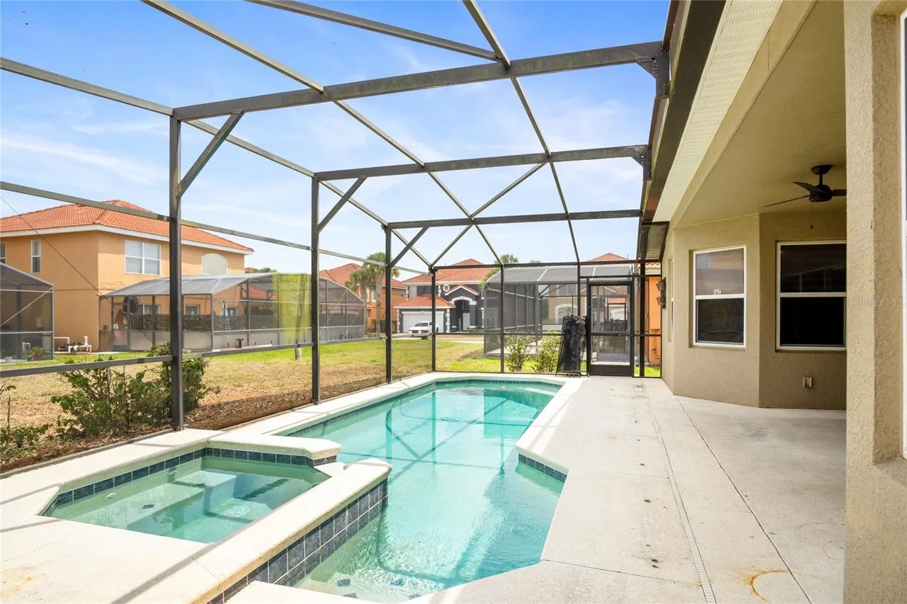 Slide show image of the Orlando Florida Home for Sale 44
