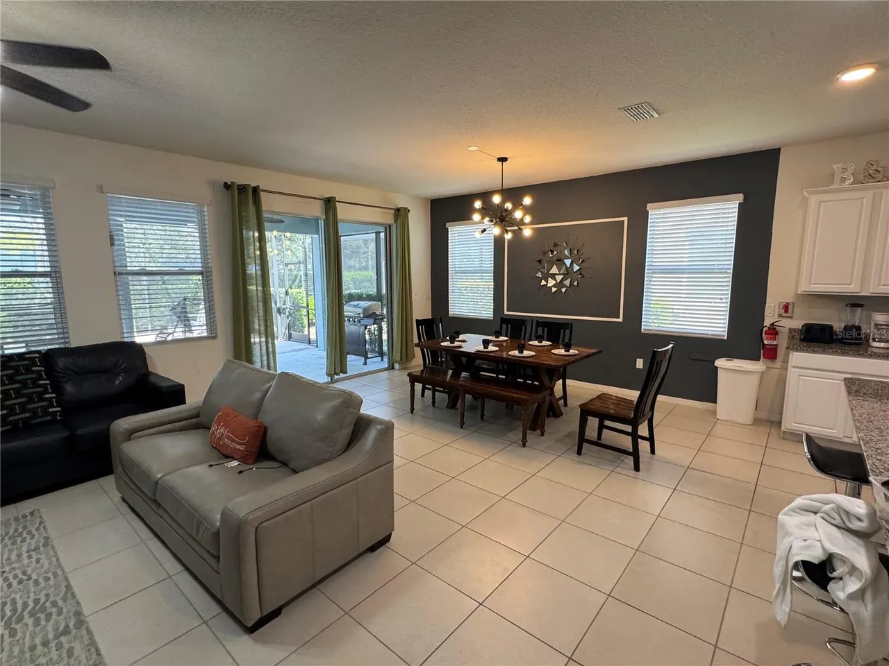 Slide show image of the Orlando Florida Home for Sale 12