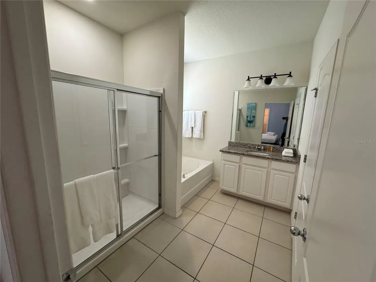 Slide show image of the Orlando Florida Home for Sale 19