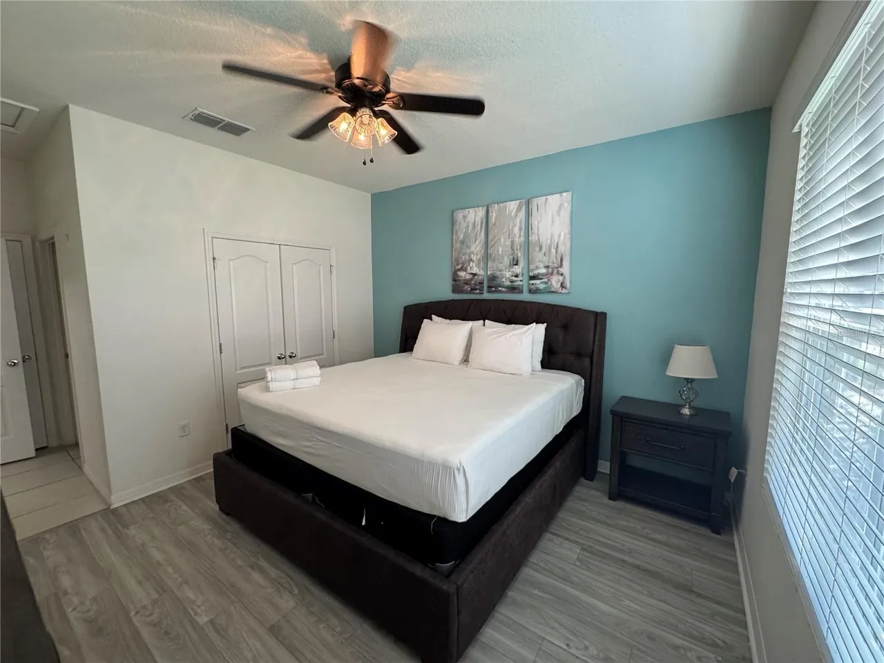 Slide show image of the Orlando Florida Home for Sale 22