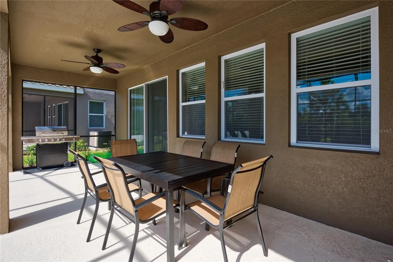 Slide show image of the Orlando Florida Home for Sale 28