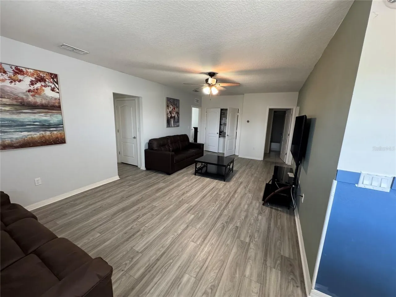 Slide show image of the Orlando Florida Home for Sale 29