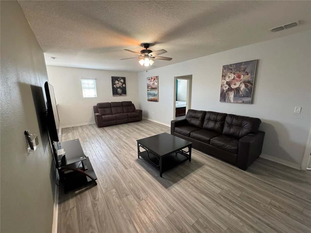 Slide show image of the Orlando Florida Home for Sale 31