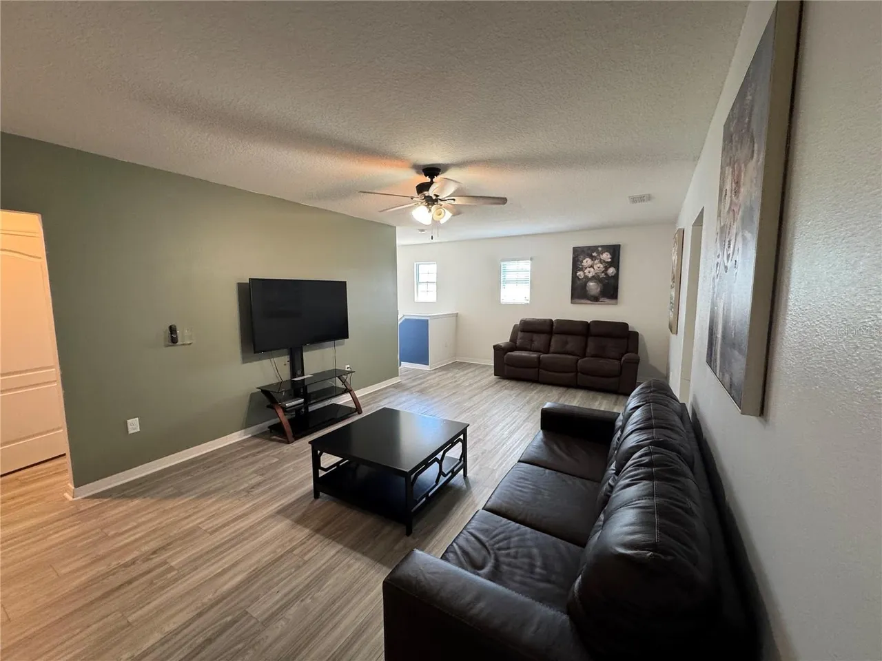 Slide show image of the Orlando Florida Home for Sale 32