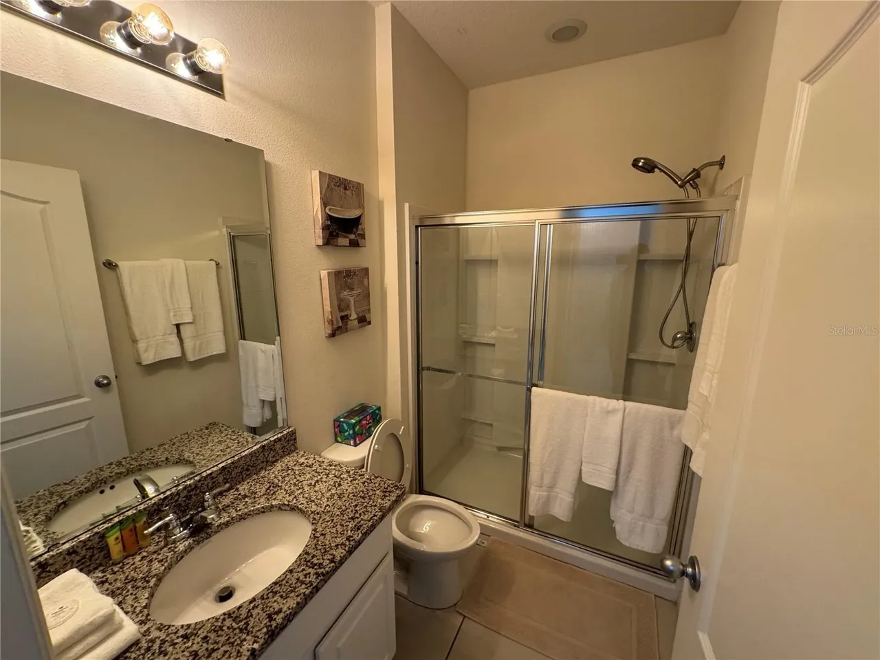 Slide show image of the Orlando Florida Home for Sale 36
