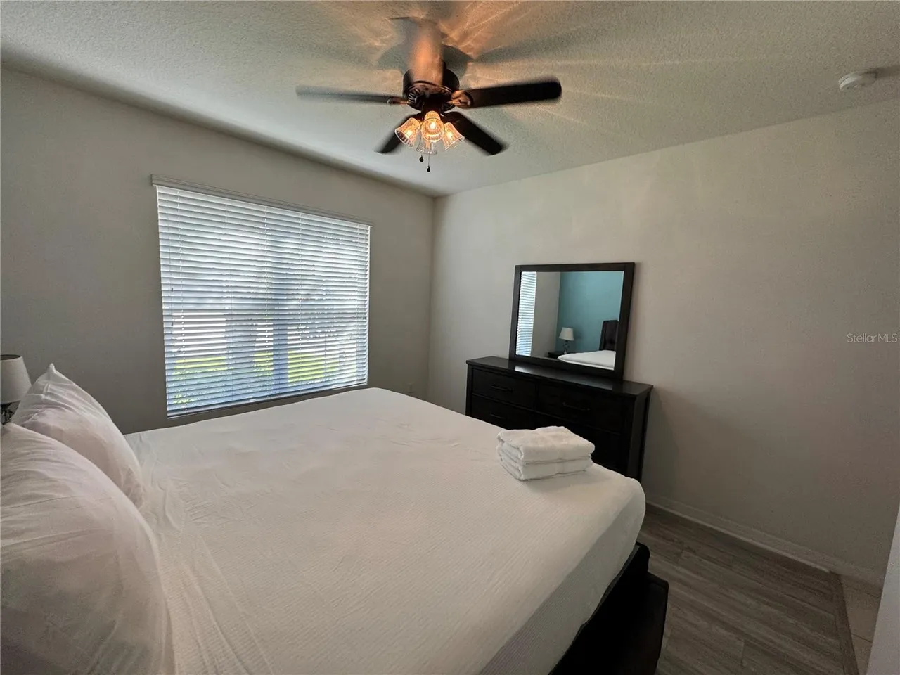 Slide show image of the Orlando Florida Home for Sale 38