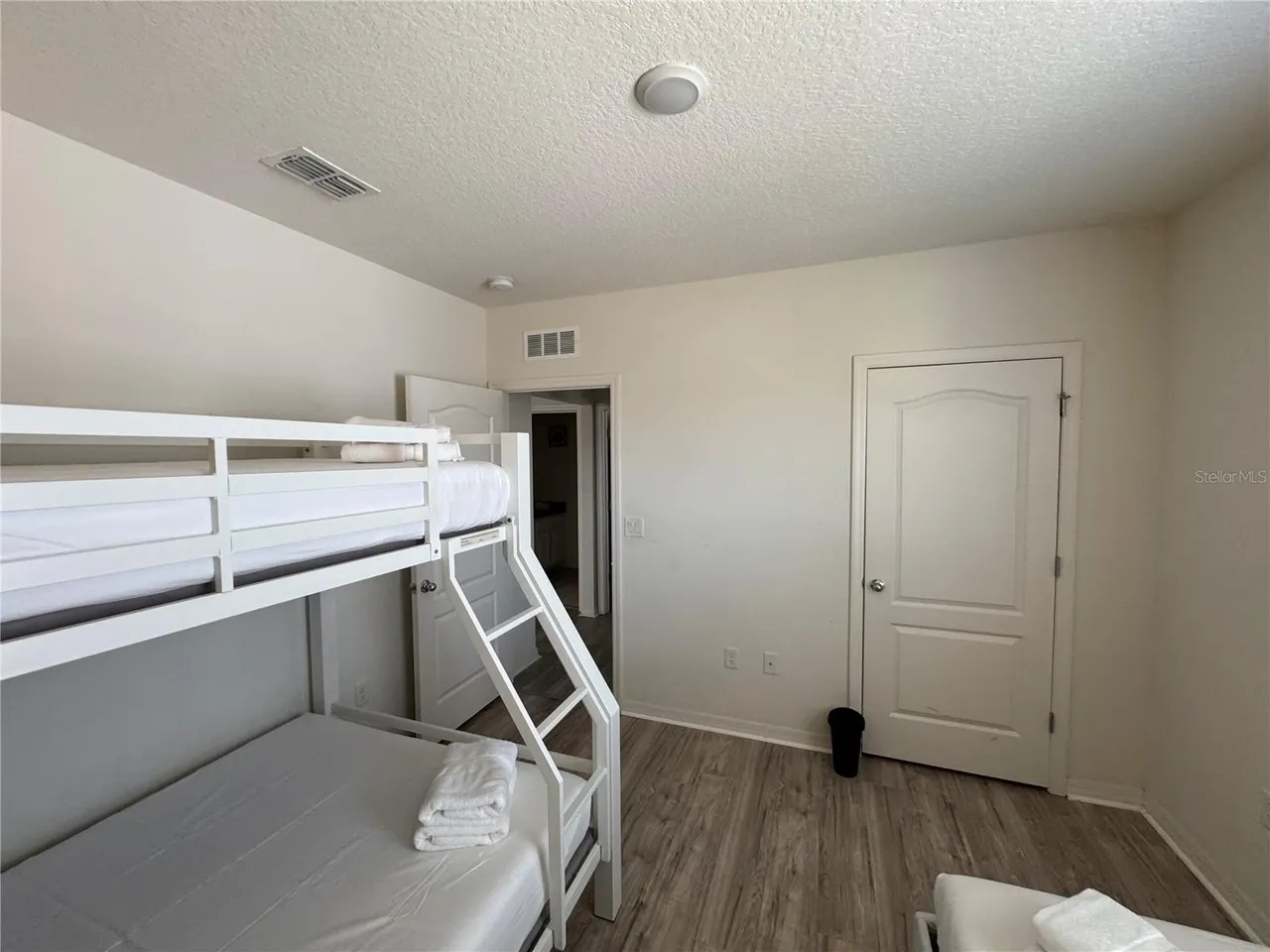 Slide show image of the Orlando Florida Home for Sale 40