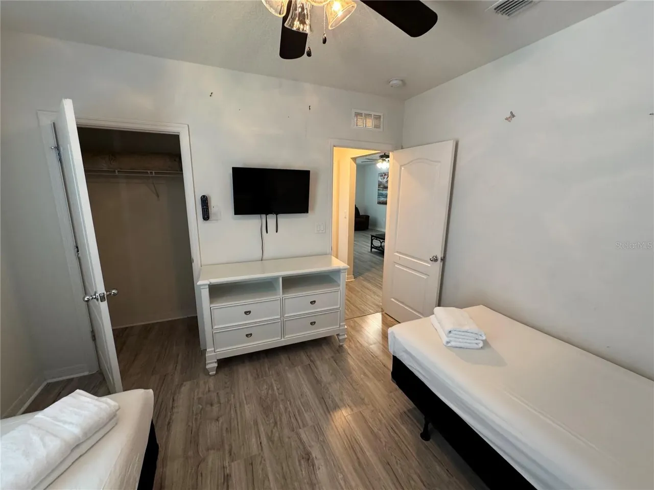 Slide show image of the Orlando Florida Home for Sale 42