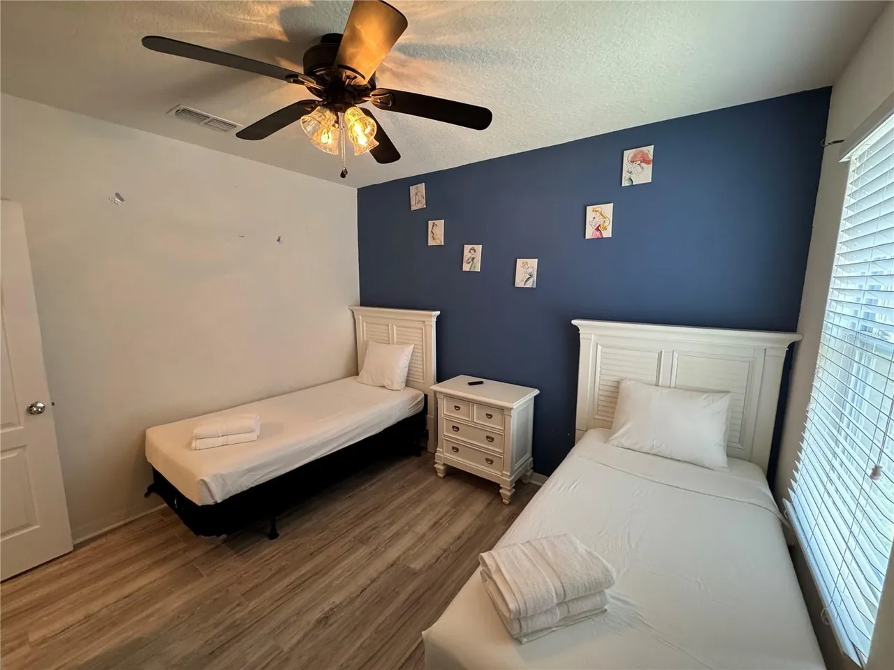 Slide show image of the Orlando Florida Home for Sale 43