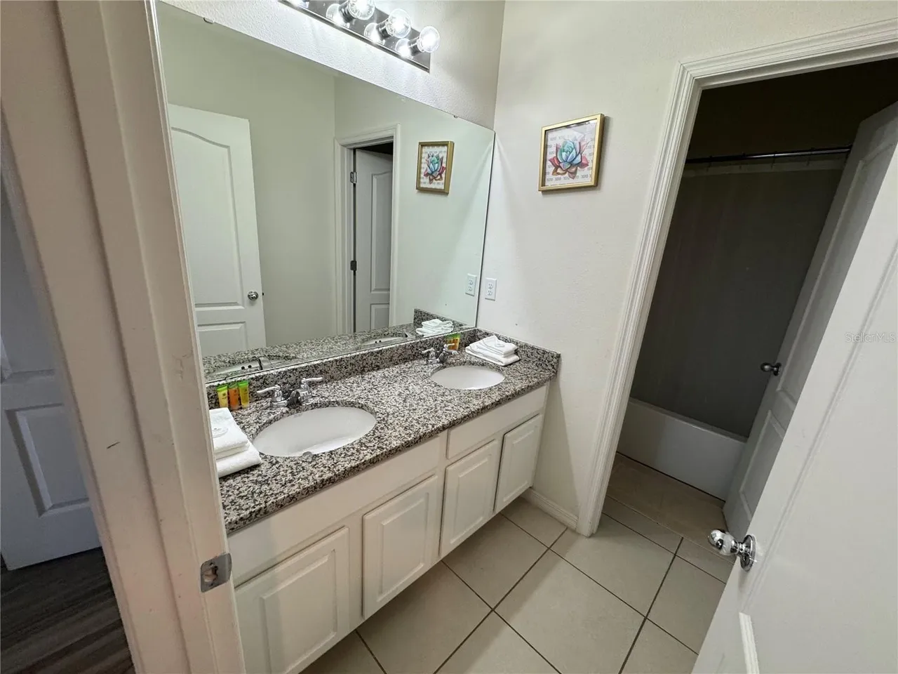 Slide show image of the Orlando Florida Home for Sale 44