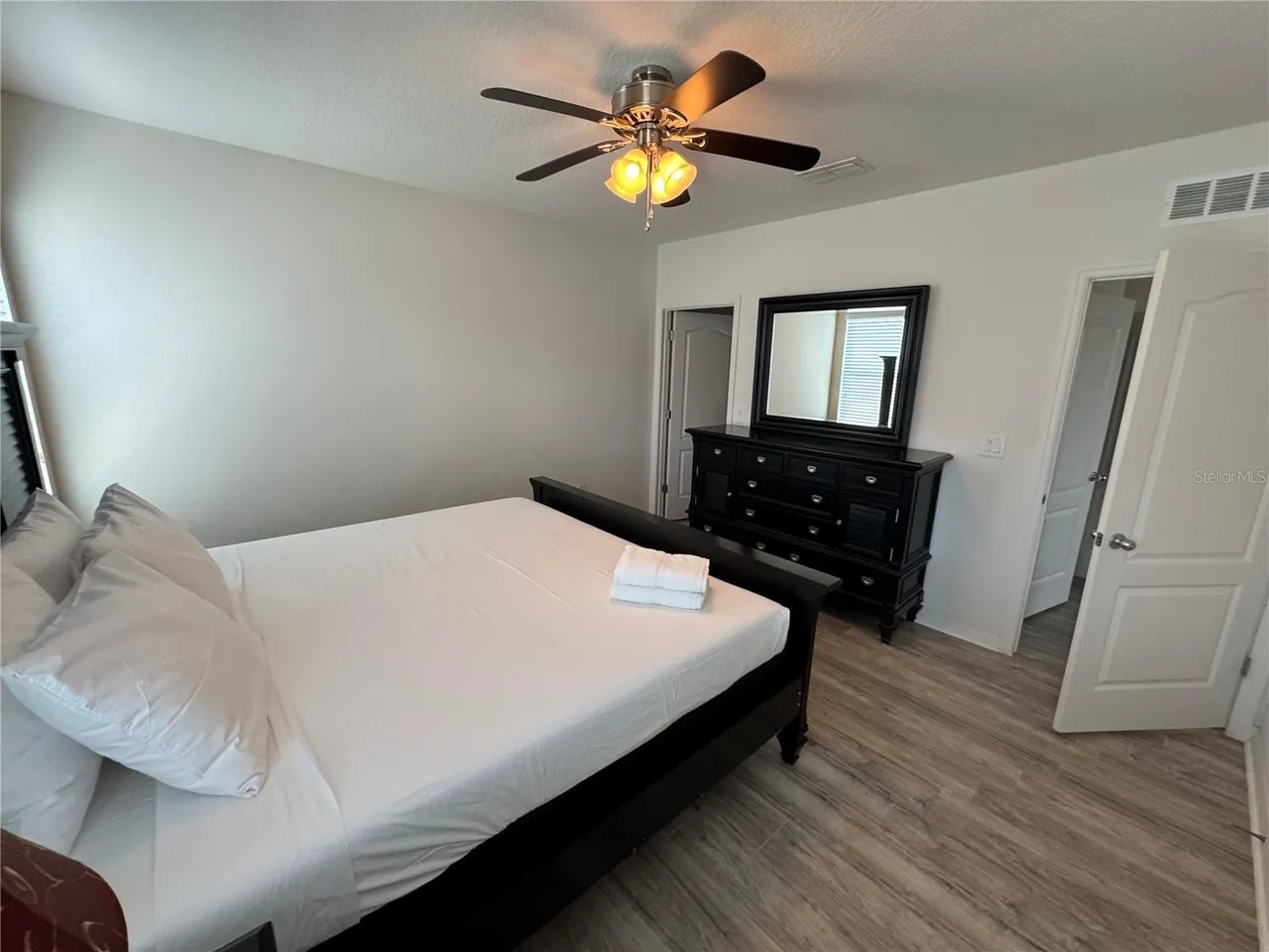Slide show image of the Orlando Florida Home for Sale 46