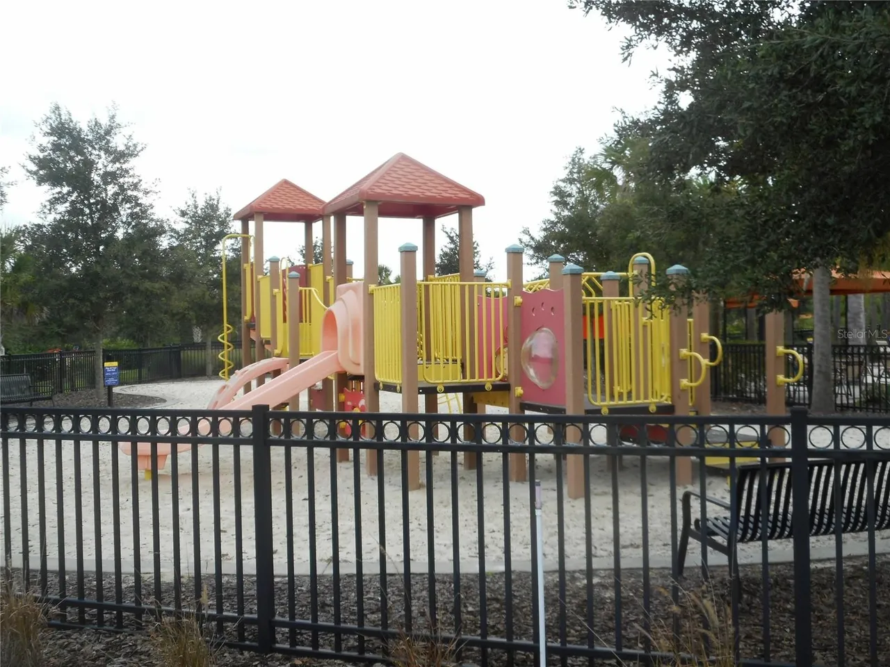 Slide show image of the Orlando Florida Home for Sale 79