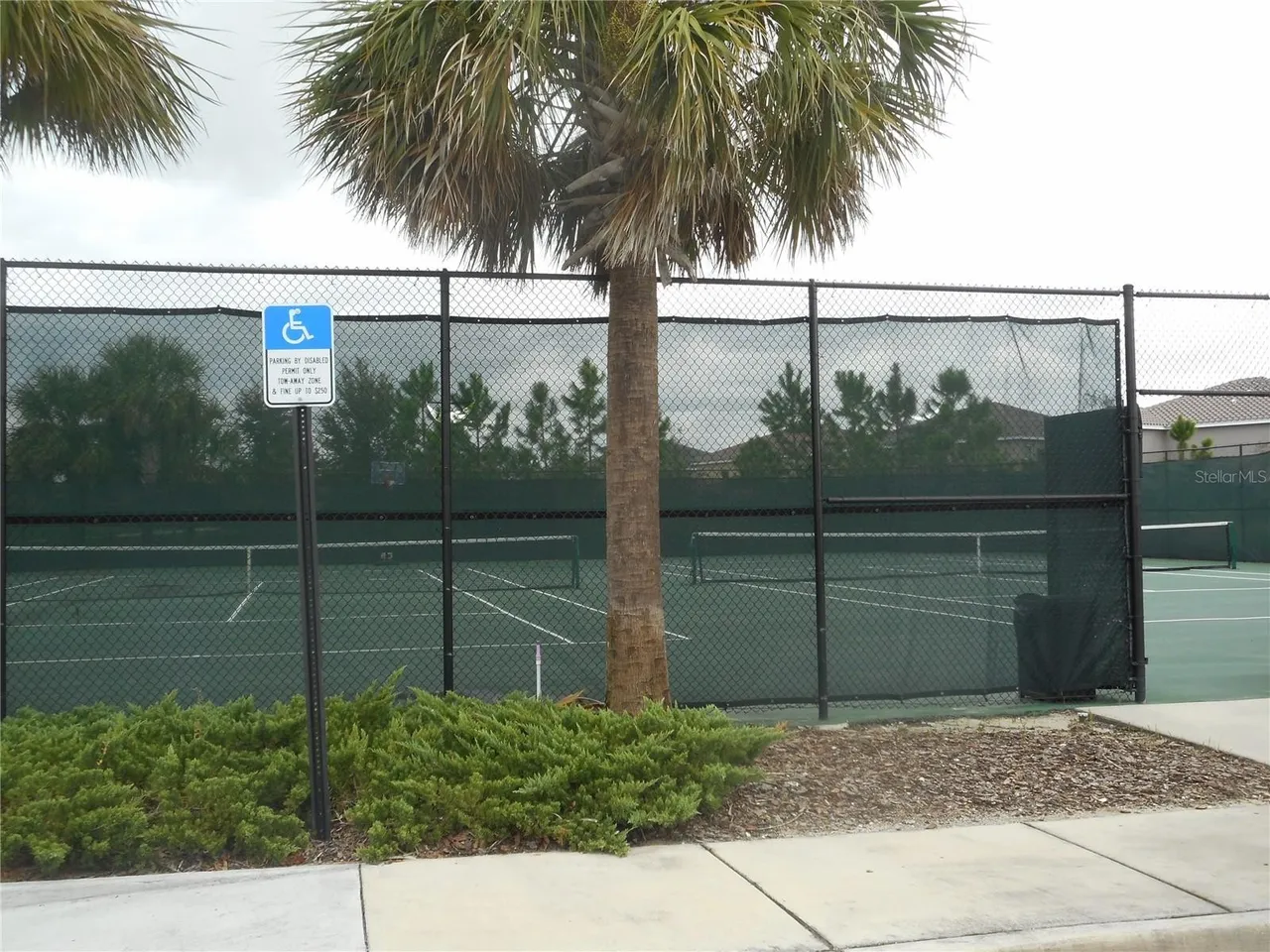 Slide show image of the Orlando Florida Home for Sale 81