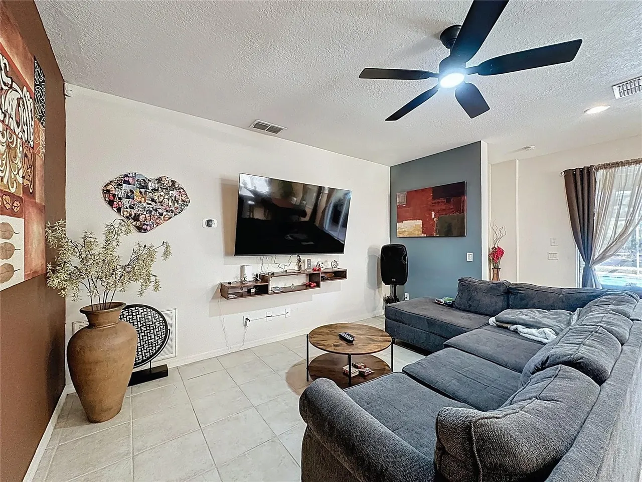 Slide show image of the Orlando Florida Home for Sale 09